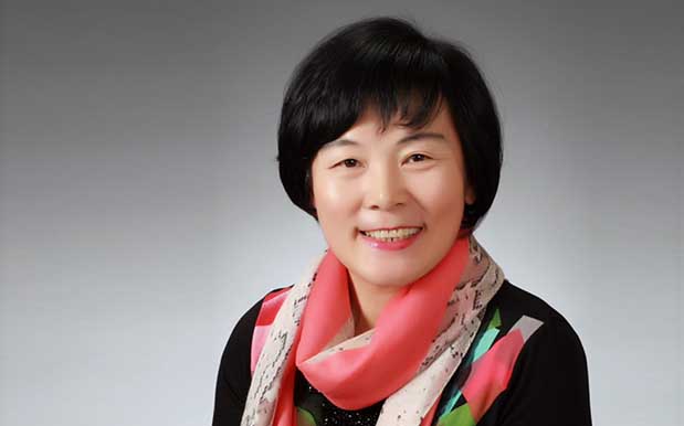 NHÀ THƠ KIM MIN-JEONG VÀ TẬP THƠ ''HOA, THỜI KHẮC ẤY''