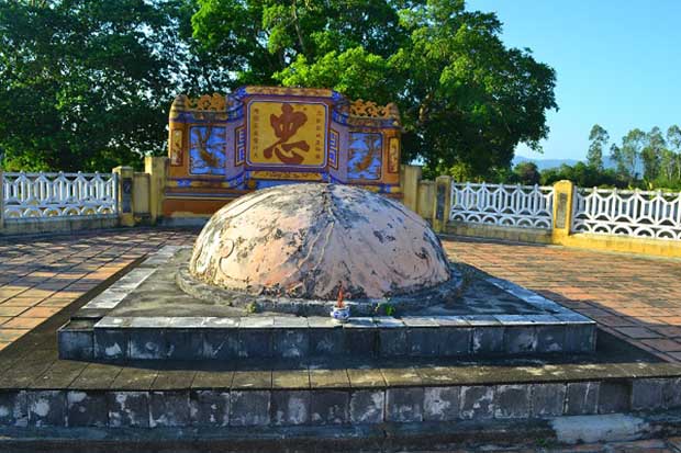 THÀNH HOÀNG ĐẾ Ở BÌNH ĐỊNH TỪ VƯƠNG QUỐC CHAMPA ĐẾN NHÀ TÂY SƠN VÀ VƯƠNG TRIỀU NHÀ NGUYỄN