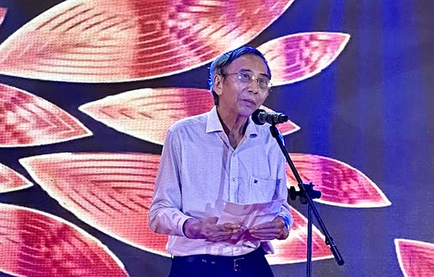 NHÀ THƠ THANH THẢO... NGHĨ