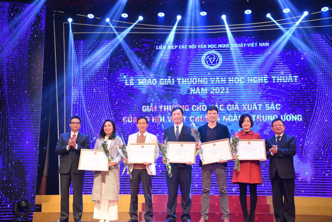 72 tác phẩm được trao giải thưởng Văn học nghệ thuật năm 2021