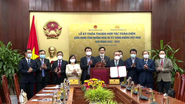 UBND tỉnh Quảng Ngãi và Vietnam Airlines ký kết biên bản thỏa thuận hợp tác toàn diện