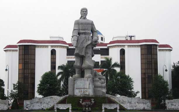 TƯỚNG NHÀ MINH VÀ LỜI ''SẤM TRUYỀN'' LÊ LỢI LÊN NGÔI HOÀNG ĐẾ